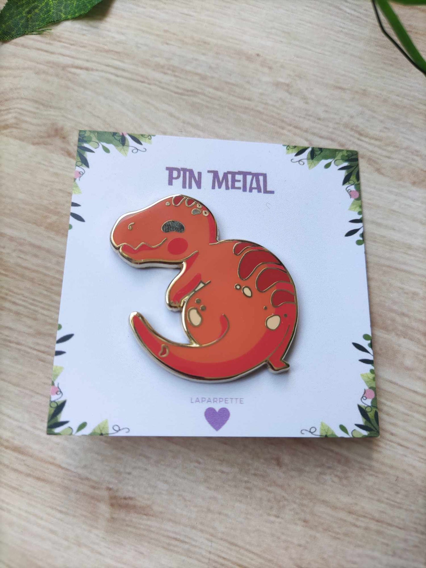 Pins metal dur Rexy le T-Rex petit dinosaure mignon orange grade A