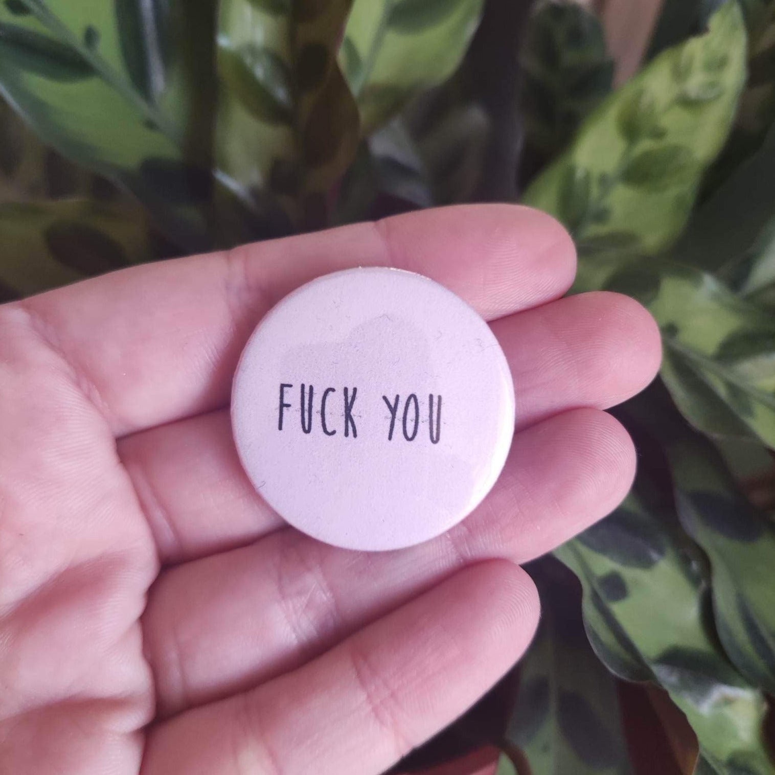 Badges rose Fuck you badge humoristique pins drôle humour décalé