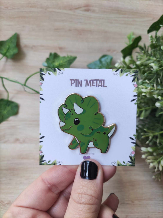 Pins metal dur Tracia le triceratops petit dinosaure mignon vert grade A